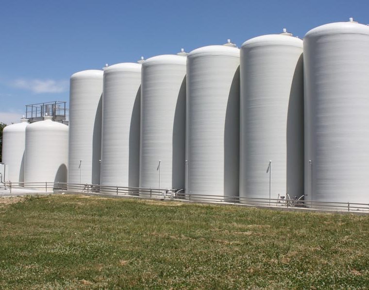 Domaine Augustin : installation de cuves fibres de decantation