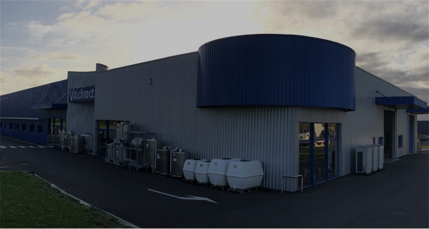 Vue d'extérieur de Vitidirect, magasin vinicole à Cognac